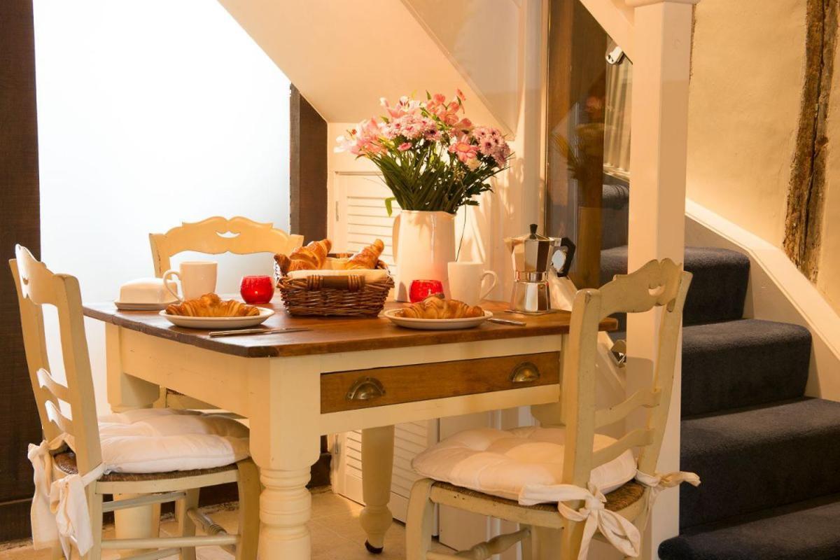 Meddlars A Historic Cottage On The Countryside Edge Of A Vibrant Market Town Hadleigh  Kültér fotó