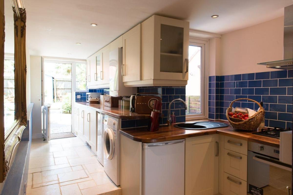 Meddlars A Historic Cottage On The Countryside Edge Of A Vibrant Market Town Hadleigh  Kültér fotó