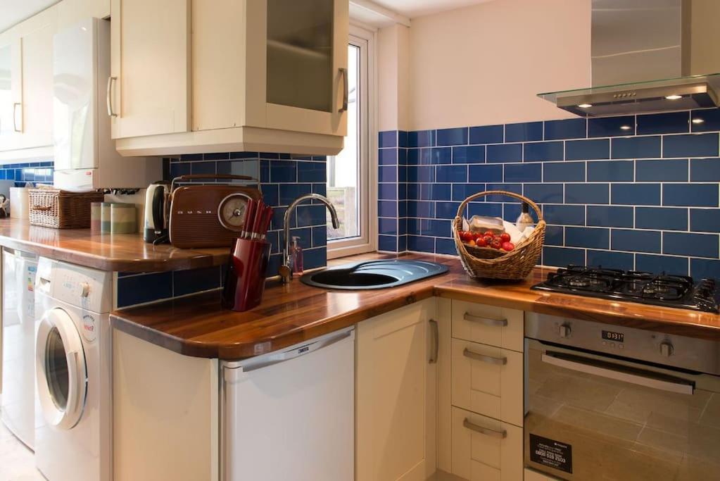 Meddlars A Historic Cottage On The Countryside Edge Of A Vibrant Market Town Hadleigh  Kültér fotó
