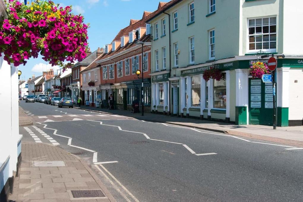 Meddlars A Historic Cottage On The Countryside Edge Of A Vibrant Market Town Hadleigh  Kültér fotó